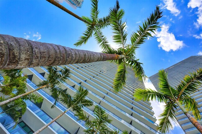 Building Photo - 650 NE 32nd St