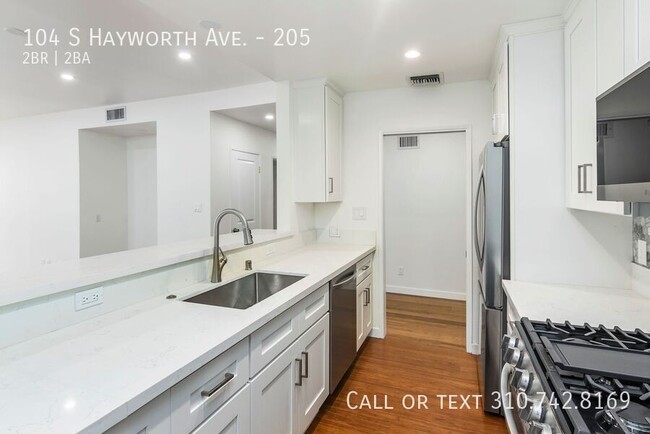 Building Photo - Spacious & Fully Remodeled Pet-Friendly 2-...