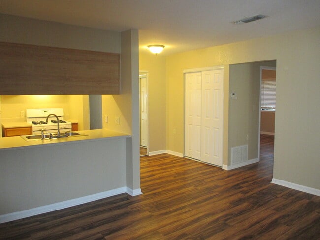 Building Photo - 2bed/1bath condo in convenient location......