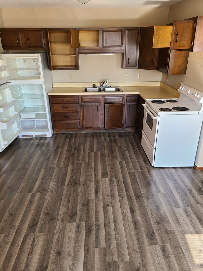 Kitchen - 801 Shakespeare Ave