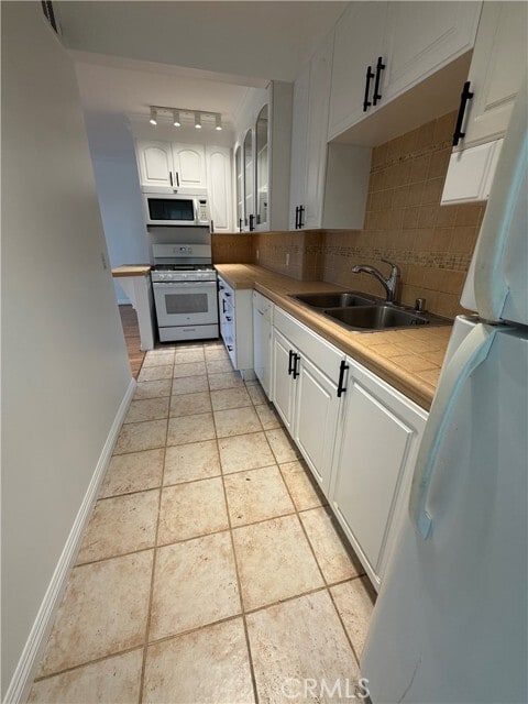 Building Photo - 2253 N Gower St