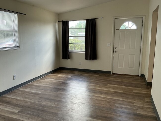 Building Photo - 2BR Home in South Lakeland – Move-In Ready