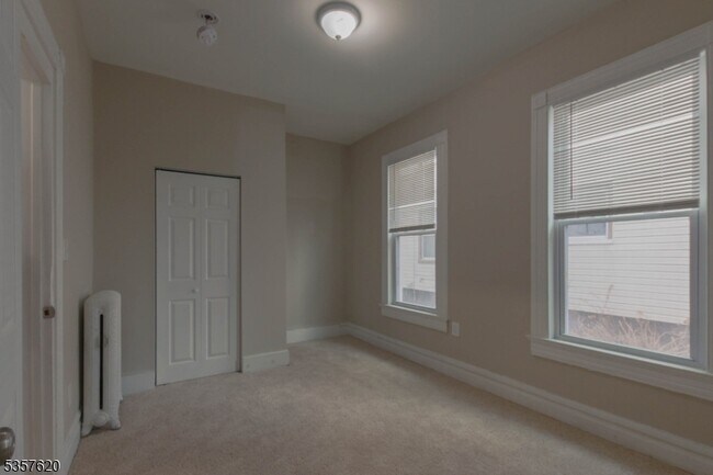 Building Photo - 257 S 8th St