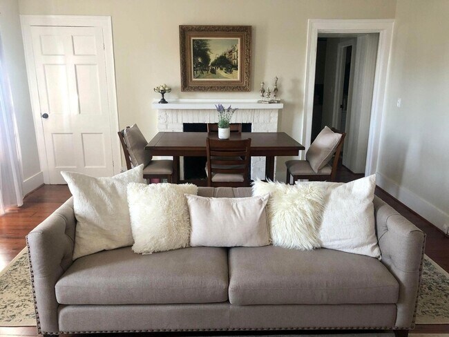 Building Photo - 65 Vanderhorst St