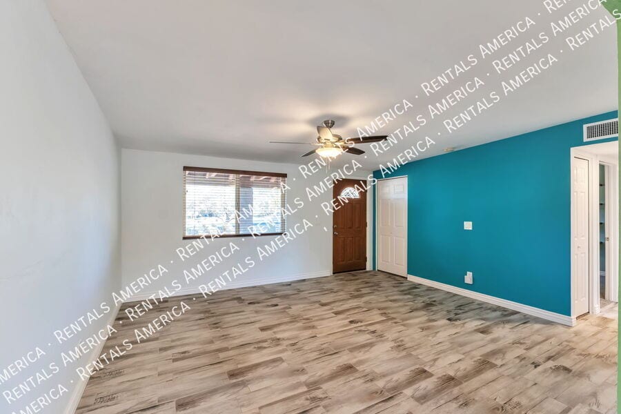 Building Photo - 330 E Mountain Vista Dr