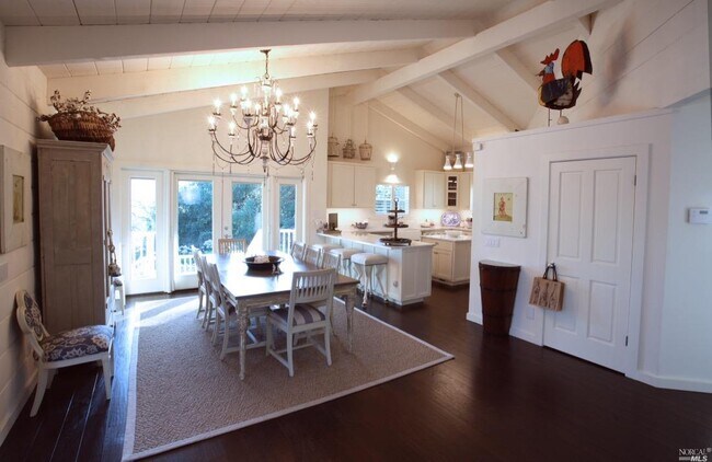 Building Photo - 419 Dry Creek Rd