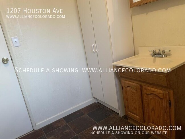 Building Photo - 1207 Houston Ave