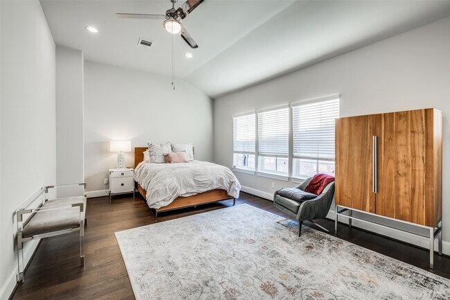 Building Photo - 6056 Kansas St