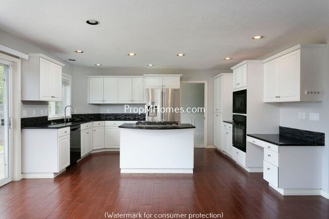 Building Photo - Charming Four Bedroom Bethany Home w/ Fully Fenced Yard!