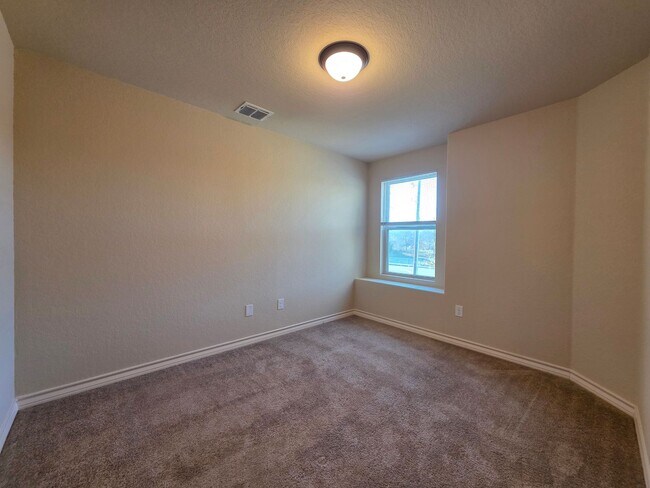 Building Photo - 6838 Lakeview Dr.