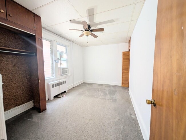 Building Photo - 3 N Newport Ave