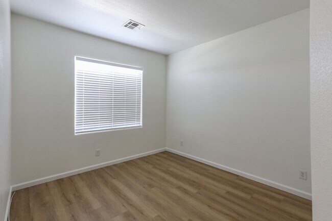 Building Photo - 3 Bedroom And Loft Southwest Gated Communi...