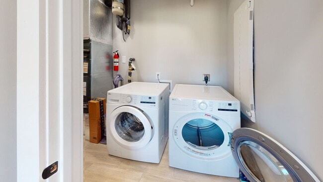 Building Photo - 2230 Laurel Ave
