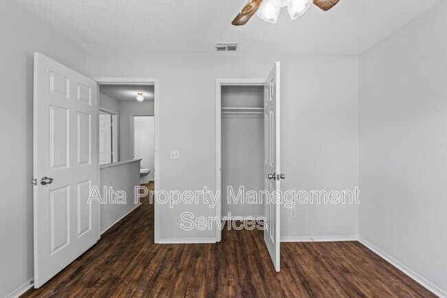 Building Photo - 517 Tuxedo Ct