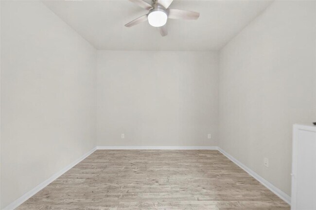 Building Photo - 9911 Brickhouse Dr