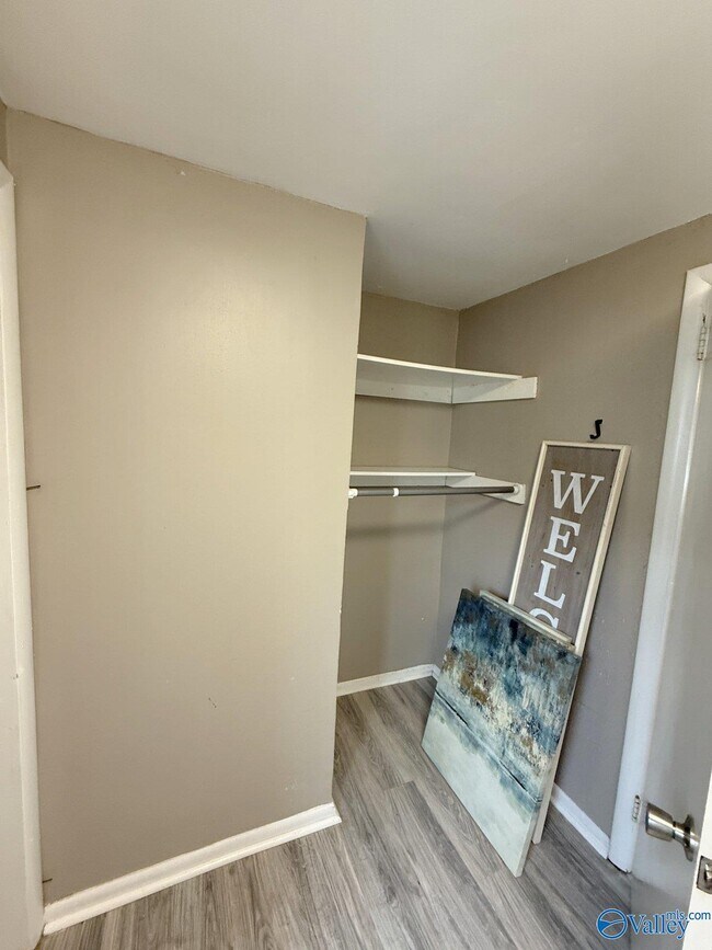 Building Photo - 1507 McCullough Ave NE