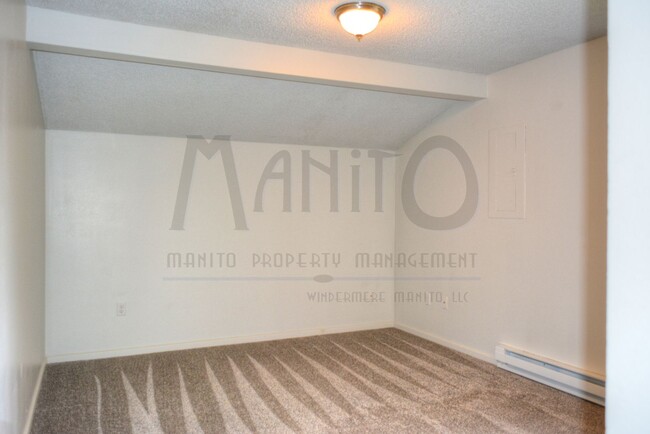 Building Photo - 3624/3626 S Mount Vernon Street Duplex (Lo...