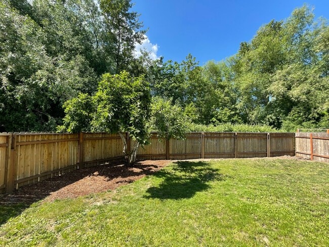 Building Photo - SE Home 3Bd/2.5Ba Home Close to the Willamette River off McLoughlin Blvd. 2 Car Garage and Washer...
