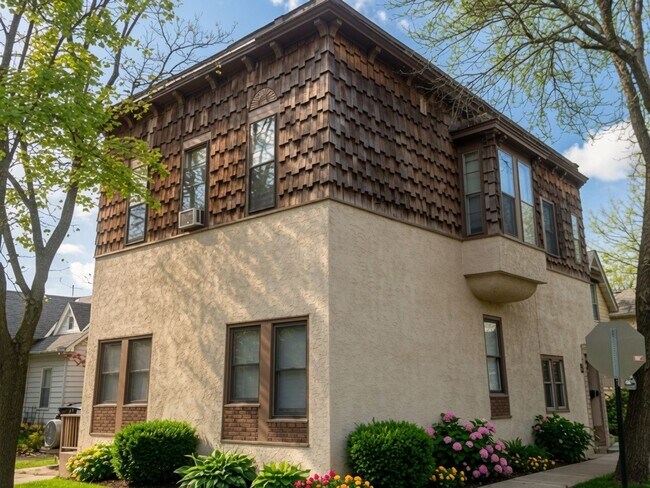 Building Photo - 321 Bates Ave