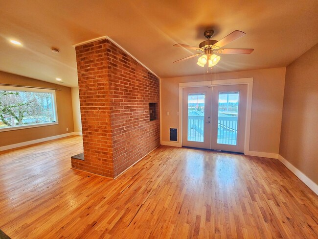 Building Photo - Beautiful 4 Bed 3 Bath Spacious Home in Renton