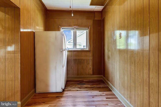 Building Photo - 1321 Maple Ave