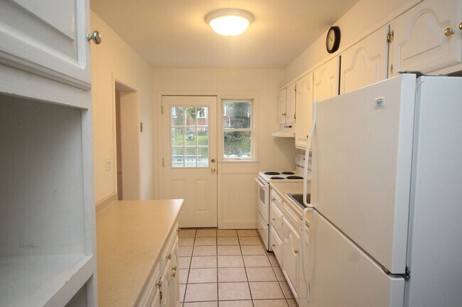 Building Photo - Lovely Towson 3bd/2ba Rowhome w/ CAC & W/D...