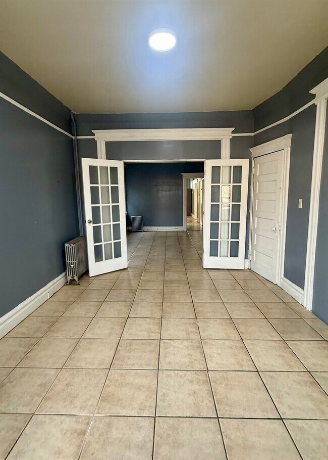 Building Photo - 110 Lincoln Ave