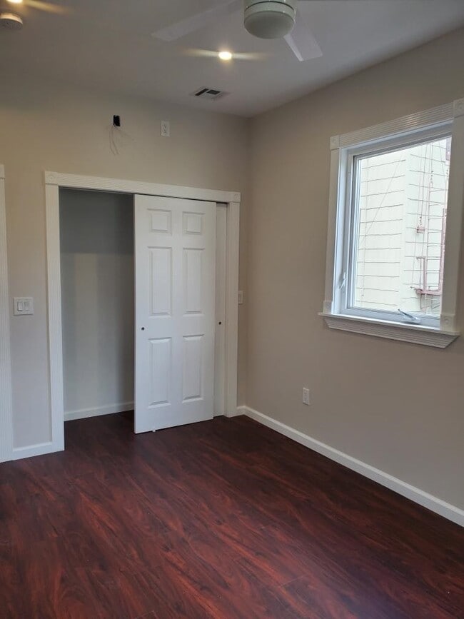 Building Photo - 2110 Summit Ave