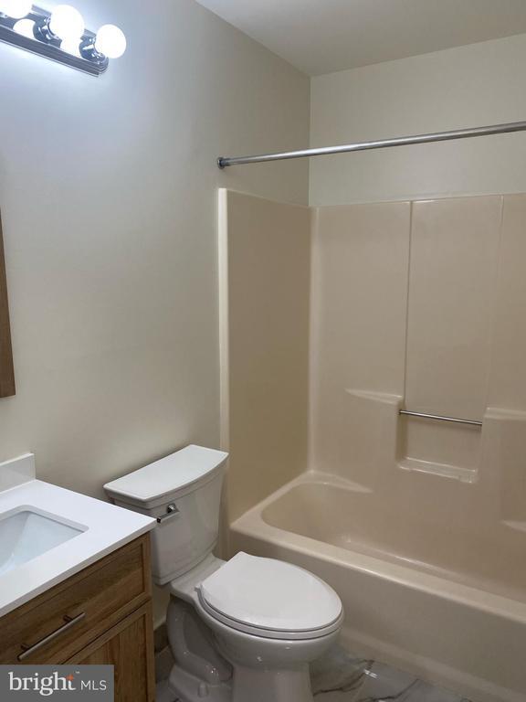 Building Photo - 9470 Scarlet Oak Dr