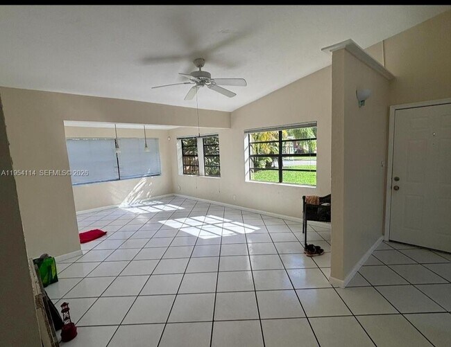 Building Photo - 2719 Taylor St