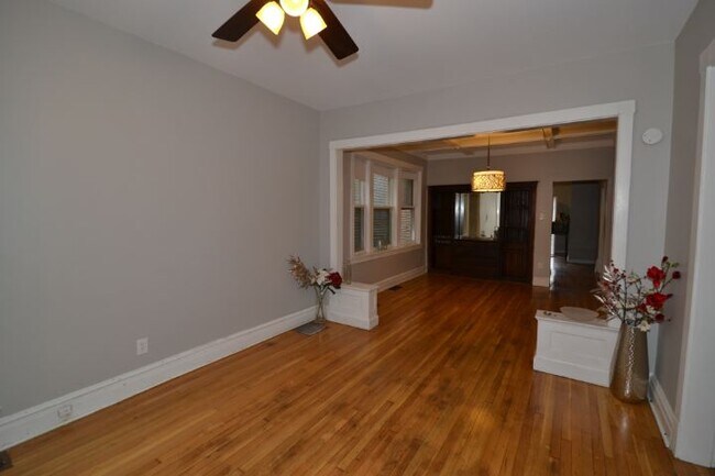 Building Photo - 4713 N Albany Ave