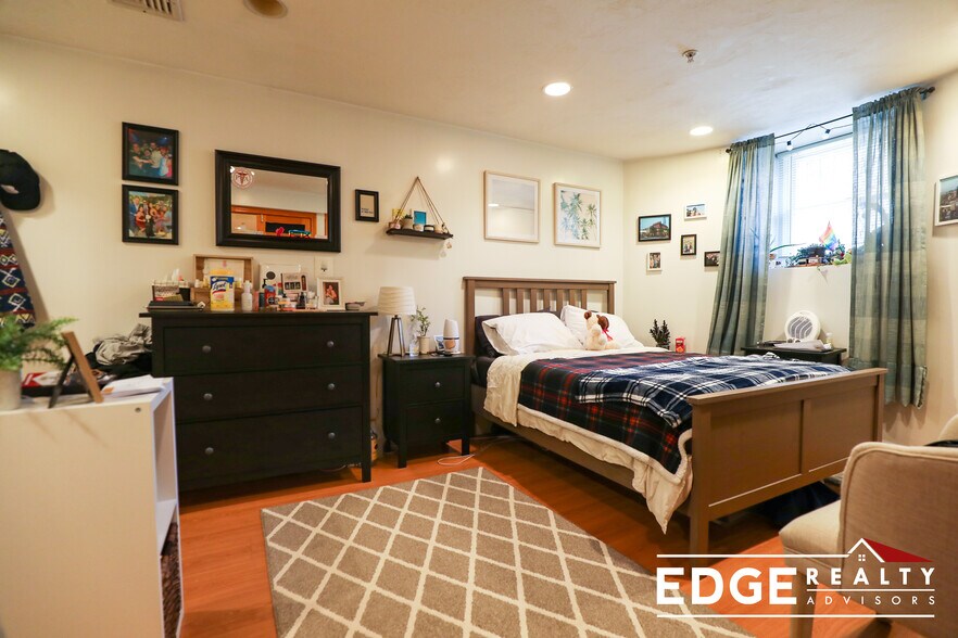 Building Photo - 18 Sutherland Rd