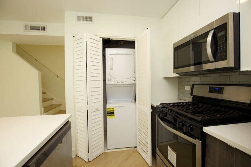 Building Photo - 1022 W Grace St