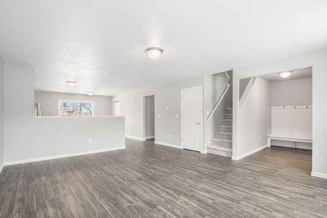 Building Photo - 475 Oak View Dr