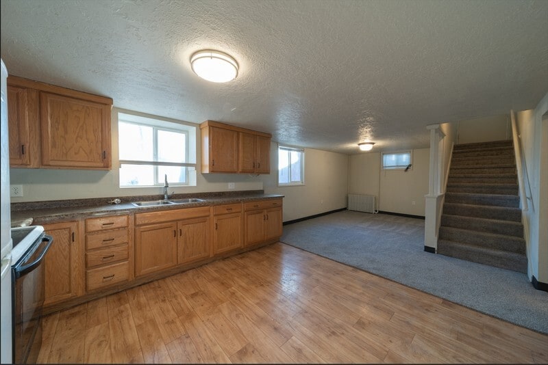 Building Photo - 480 E 200 N