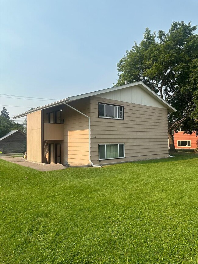 Building Photo - 1409 Stoddard St