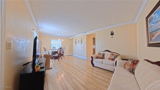 Building Photo - 10 Dawn Flower Cir