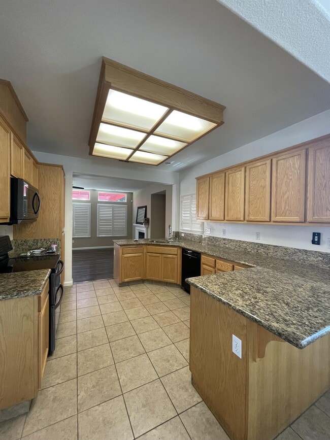 Building Photo - 2402 Deborah Dr