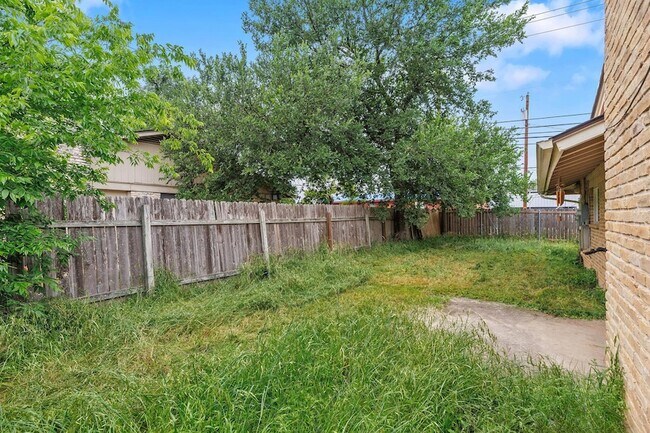 Building Photo - 1210 Glenda Dr