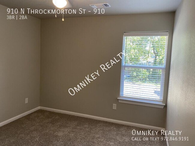 Building Photo - 910-914 N Throckmorton St
