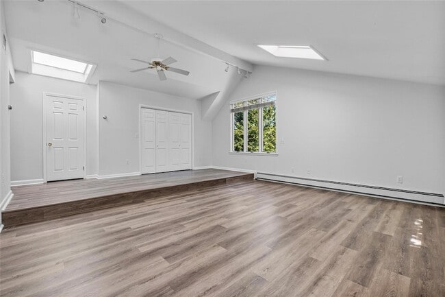 Building Photo - 515 Mountainview Ave