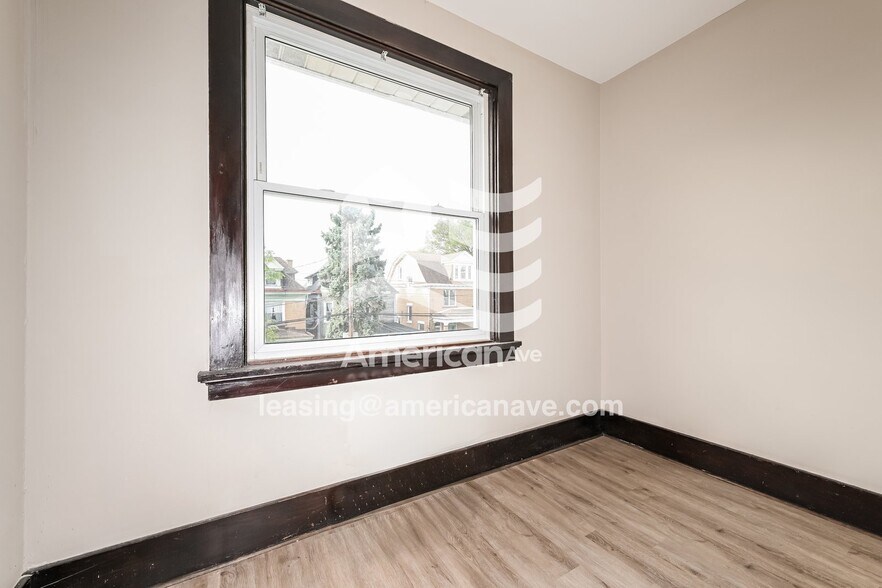 Building Photo - 124 Margaret St