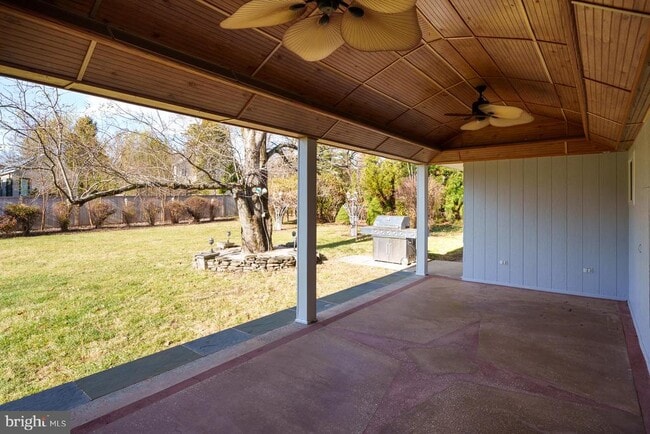 Building Photo - 384 Walnut Ln