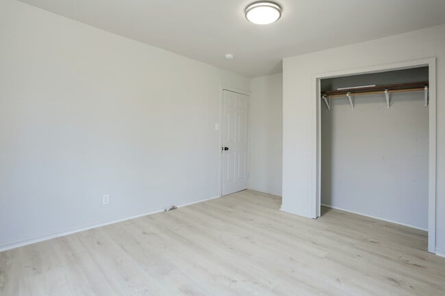 Building Photo - 221 Porter Dr