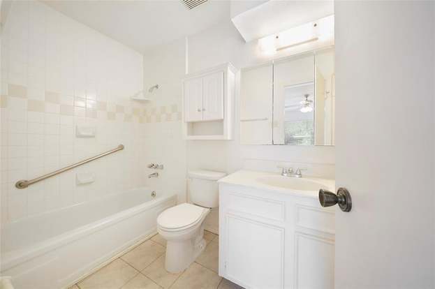 Building Photo - 1716 Huge Oaks St