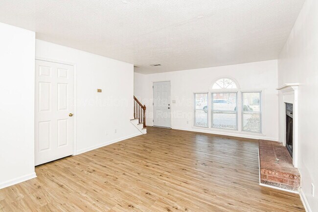 Building Photo - 1301 Sweet Pine Dr