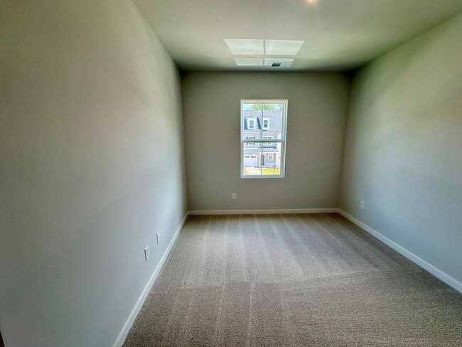 Building Photo - Beautiful 4BR/3BA Townhouse in Griffith Lakes
