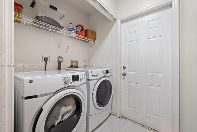 Building Photo - 1360 SW 142nd Ave