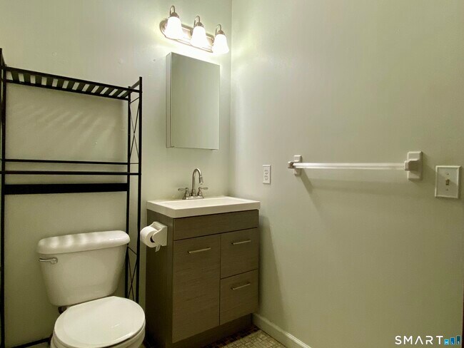 Building Photo - 1104 Summer Hill Dr
