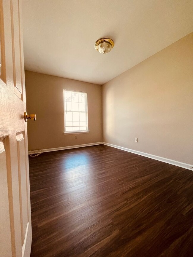 Building Photo - Townhome in Wilmington